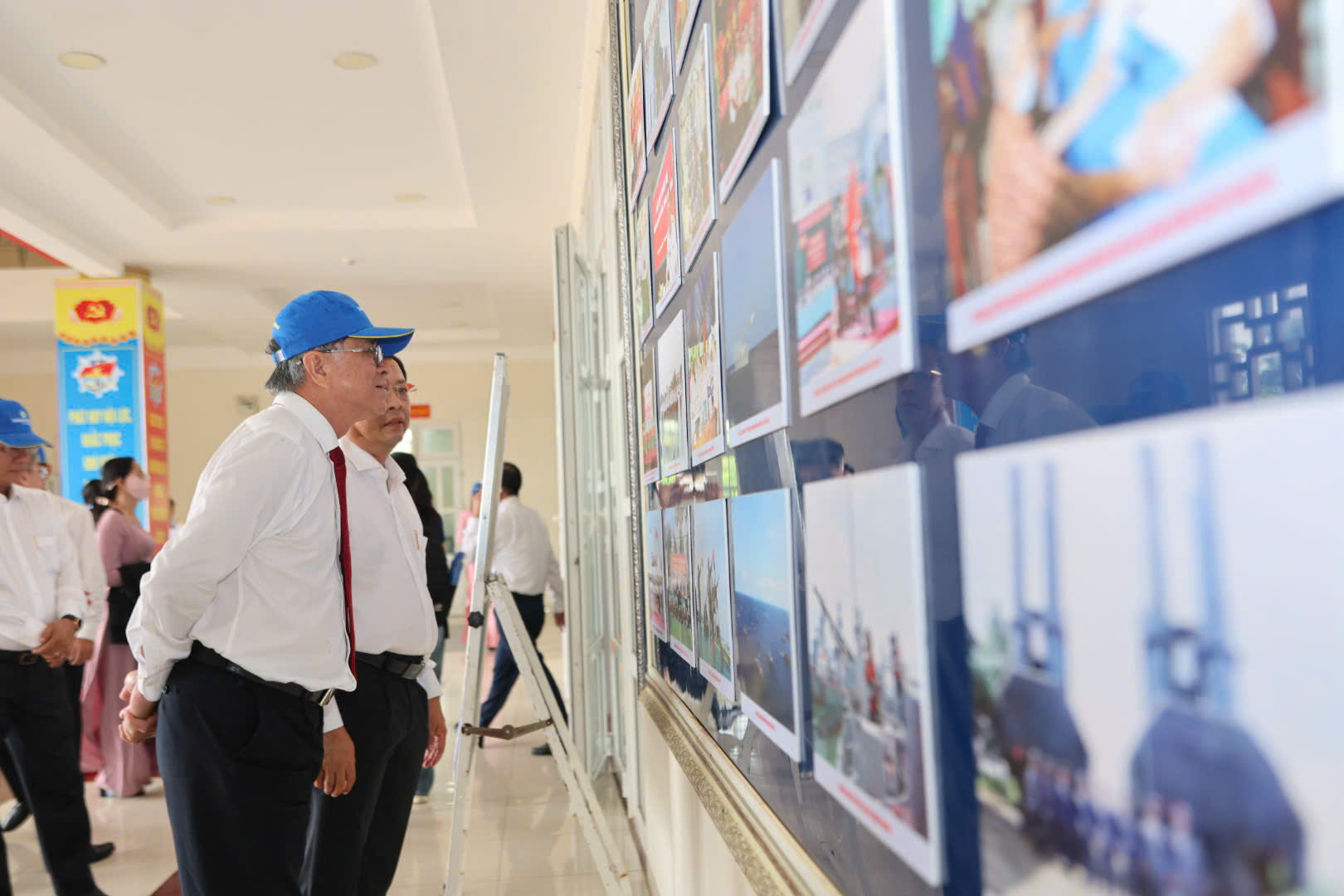 Đo&agrave;n đại biểu Đại hội Đảng bộ TP HCM l&agrave;m việc với V&ugrave;ng 2 Hải qu&acirc;n - Ảnh 3.