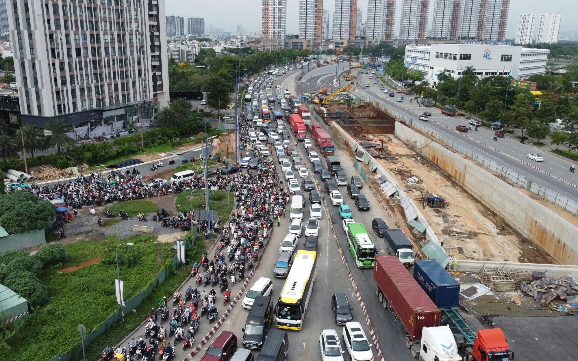Hoàn thiện hạ tầng giao thông