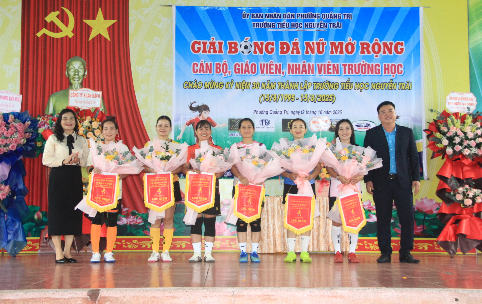 Khai mạc giải b&oacute;ng đ&aacute; nữ trường học mở rộng - Ảnh 1.