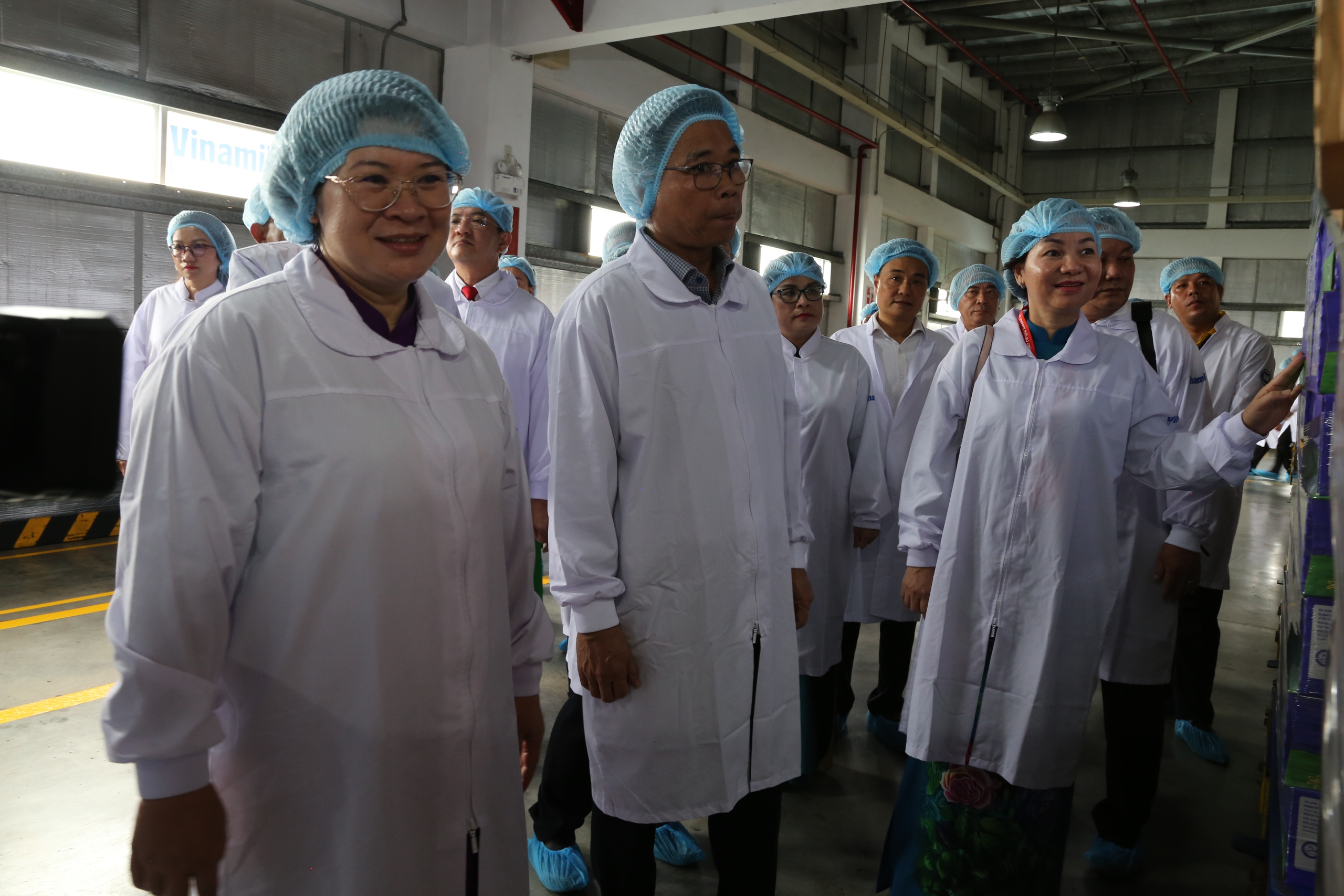 Tổ đại biểu tham dự Đại hội đại biểu Đảng bộ TP HCM tham quan Nh&agrave; m&aacute;y sữa Vinamilk - Ảnh 2.