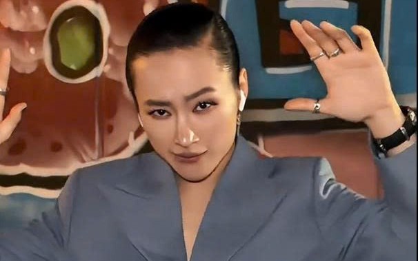 Angela Phương Trinh làm trò?