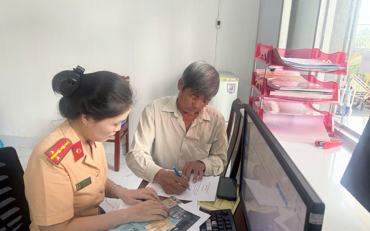 1 tài xế bị xử lý ngay sau thông tin từ Báo Người Lao Động