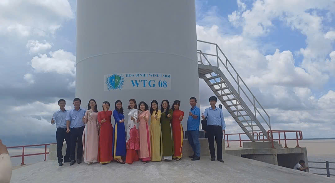 VIDEO: Trải nghiệm kh&oacute; qu&ecirc;n tại "c&aacute;nh đồng" điện gi&oacute; ở C&agrave; Mau - Ảnh 5.