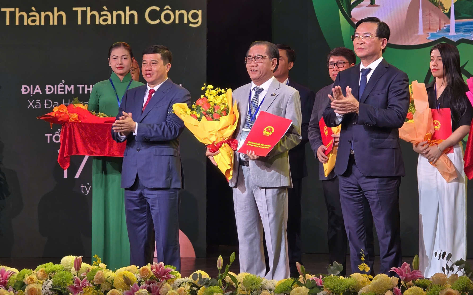 Lâm Đồng trao giấy chứng nhận đầu tư 9 dự án, tổng vốn 35.000 tỉ đồng
