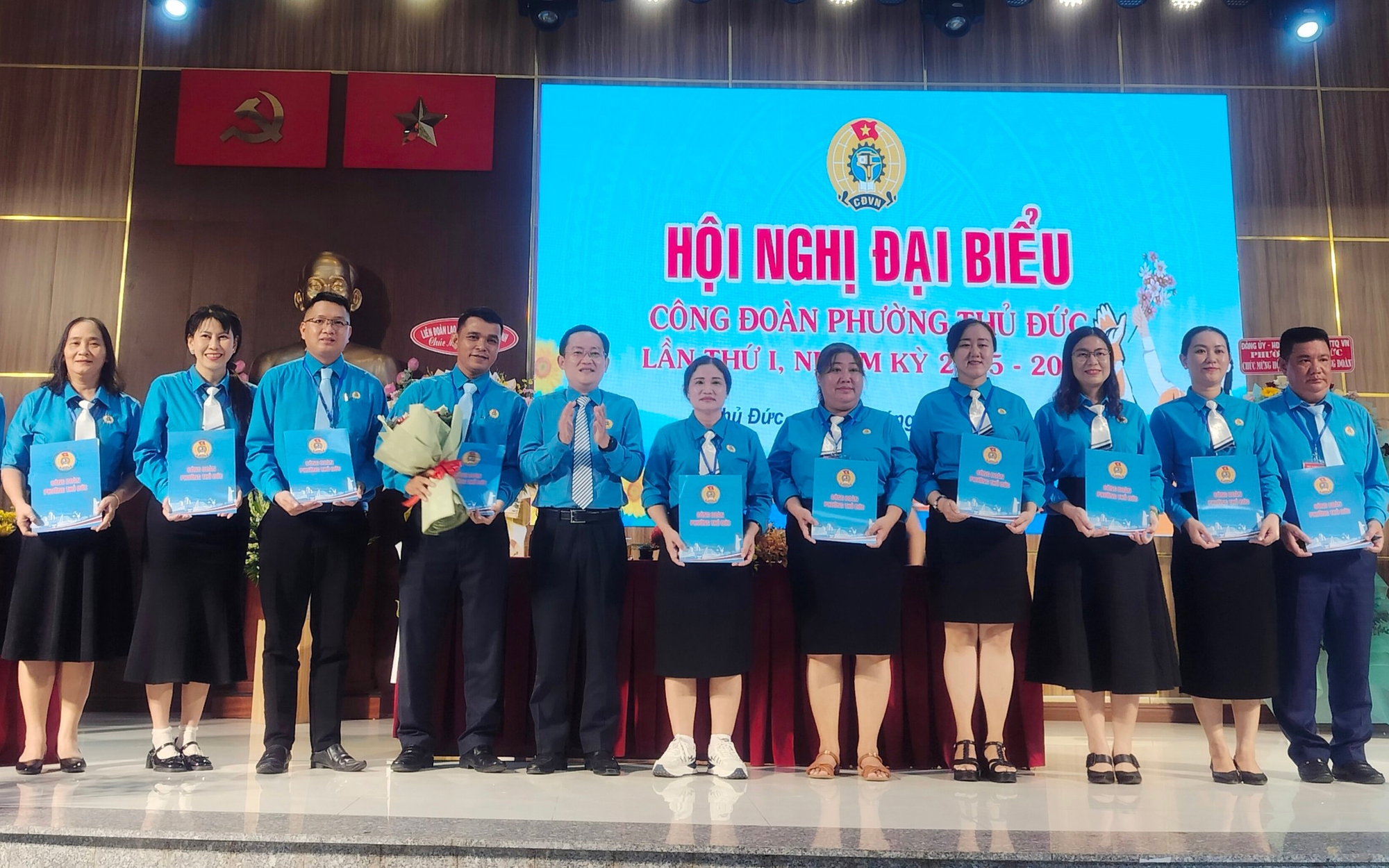 Thiết thực chăm lo đời sống, bảo vệ đoàn viên - lao động