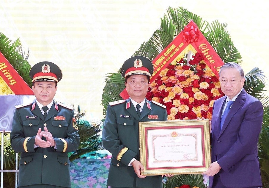 Tổng B&iacute; thư T&ocirc; L&acirc;m dự Lễ kỷ niệm 80 năm Ng&agrave;y truyền thống Lực lượng vũ trang Qu&acirc;n khu 4 - Ảnh 5.