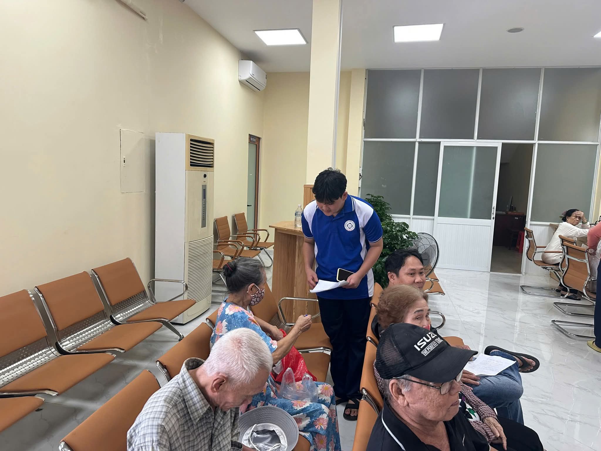 Ngoài trợ cấp hàng tháng, người hưởng trợ cấp hưu trí xã hội còn có thêm quyền lợi gì? - Ảnh 1.