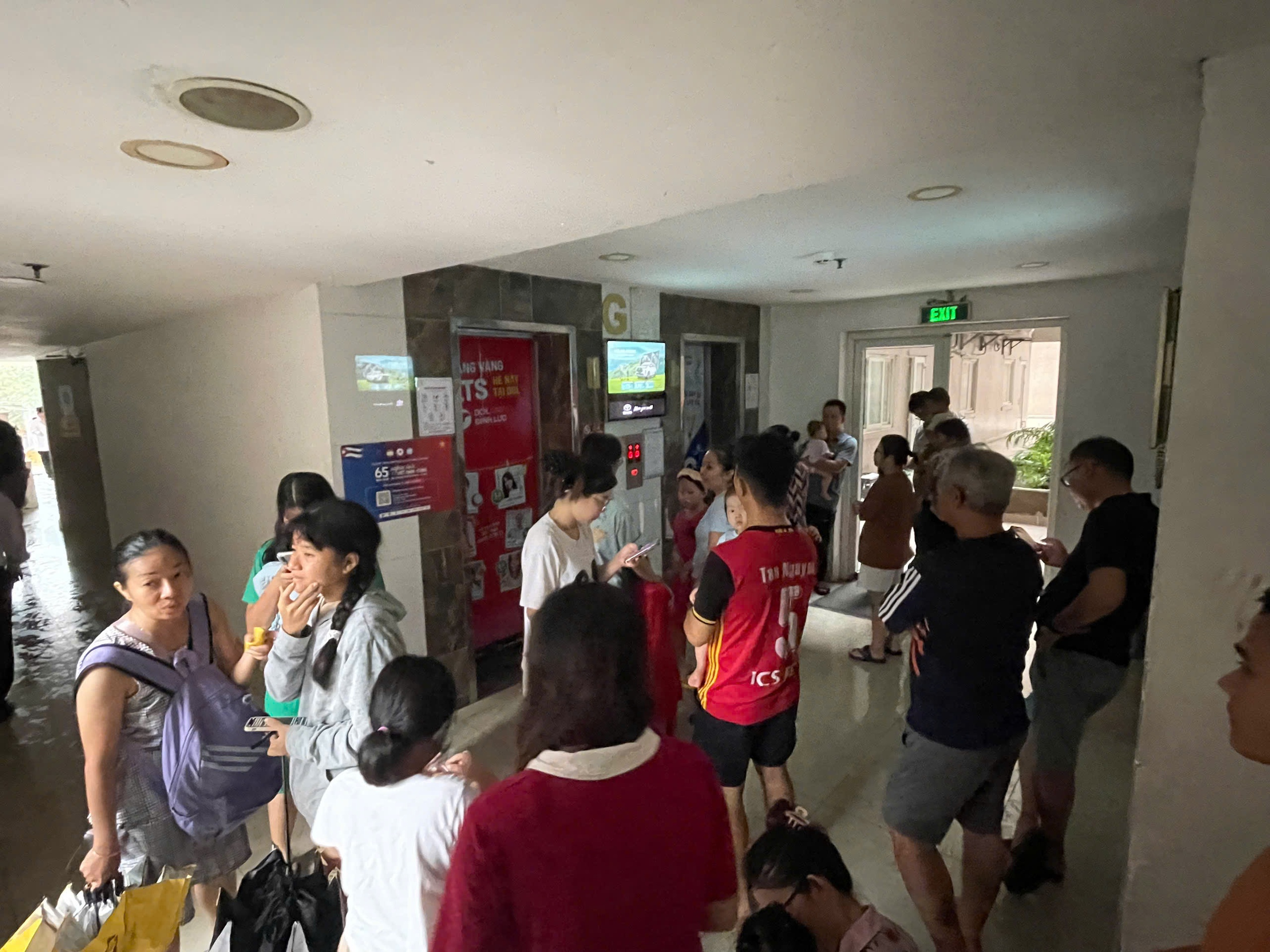 Cháy chung cư Tam Phú ở TP HCM trong Lúc trời mưa , không có thương vong - Ảnh 1.