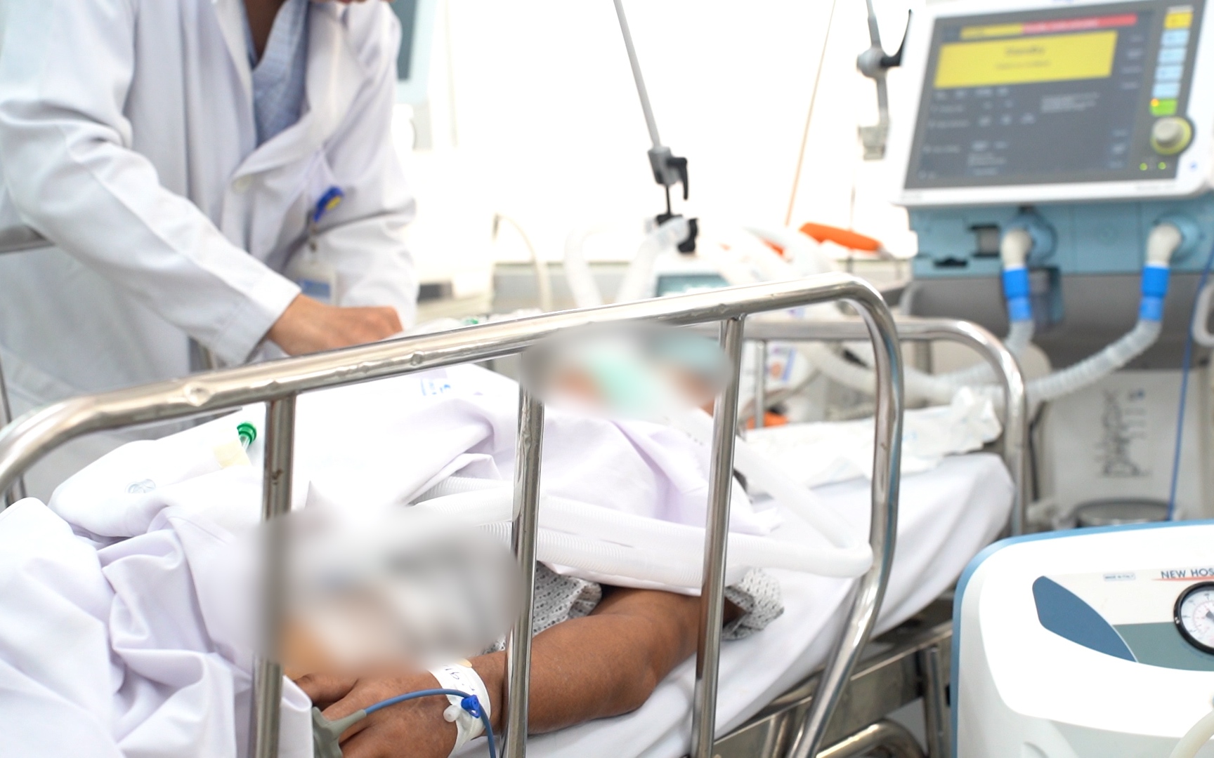 Bệnh viện Chợ Rẫy hỗ trợ Phú Quốc cứu bệnh nhân nguy kịch ngay tại đảo - Ảnh 2.