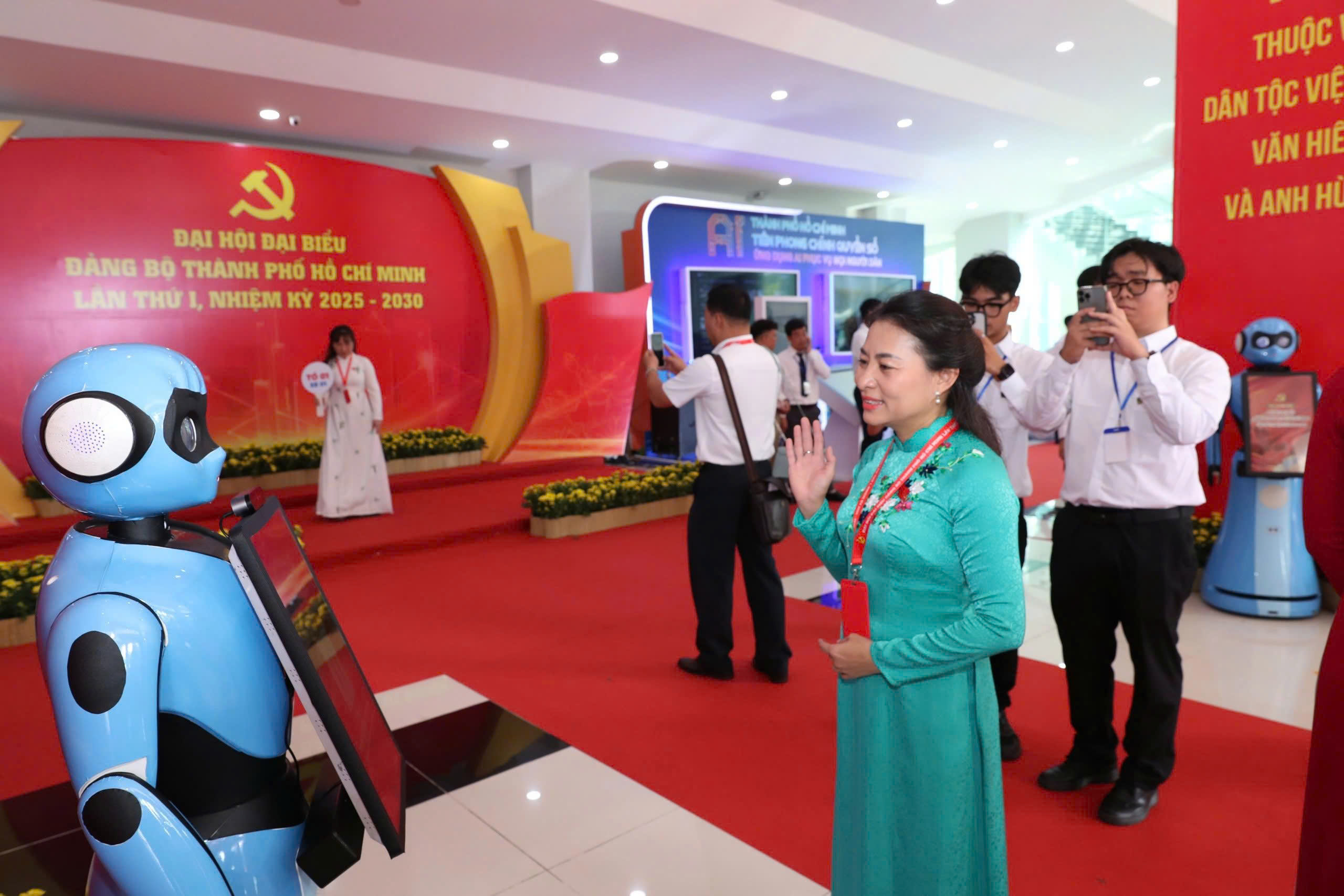 &Aacute;p dụng triệt để c&ocirc;ng nghệ th&ocirc;ng tin tại đại hội đại biểu Đảng bộ TP HCM lần thứ I - Ảnh 1.