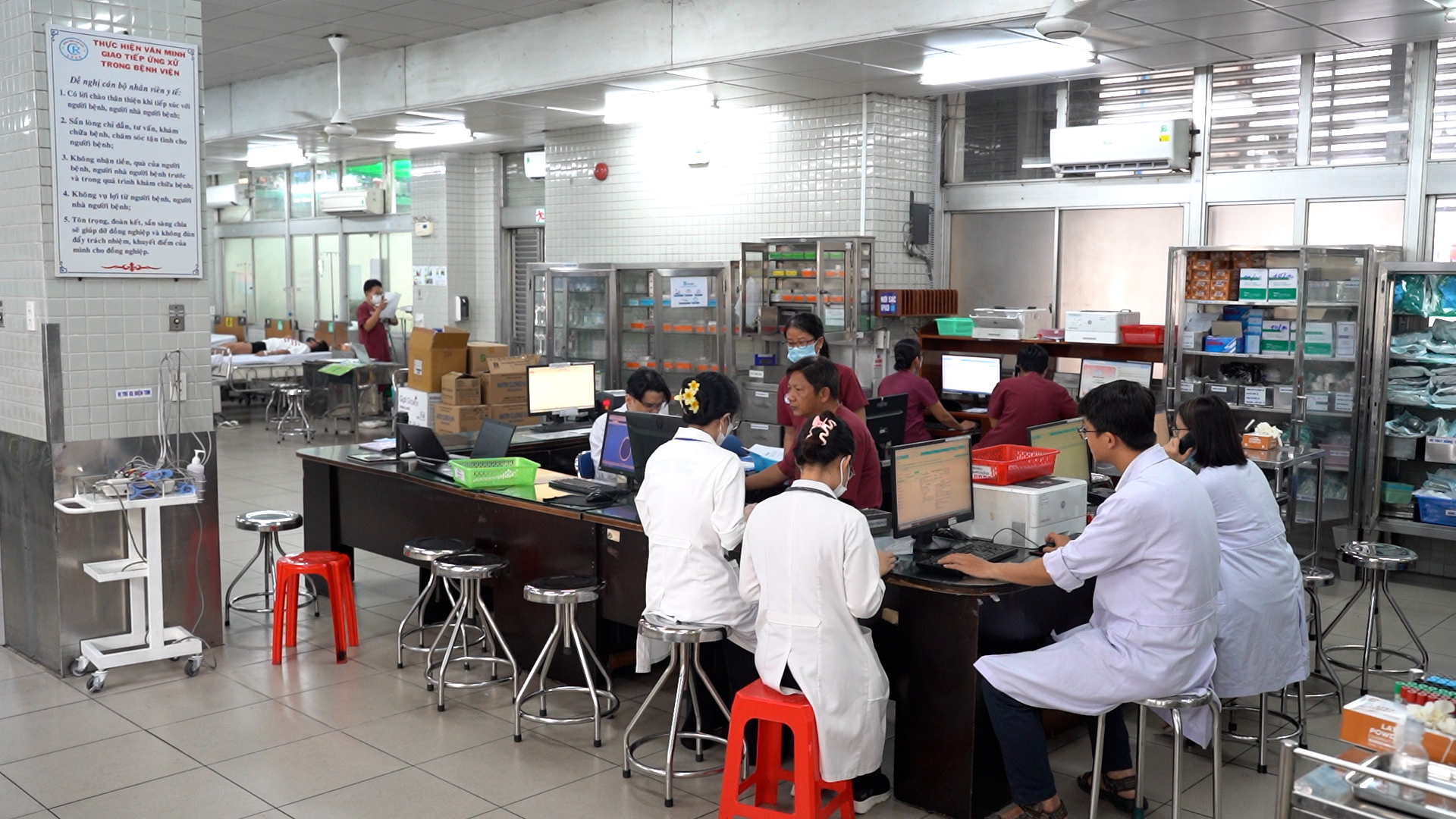 Bác sĩ Chợ Rẫy thiết lập “pháo đài chống đột quỵ” đầu tiên tại Phú Quốc - Ảnh 1.
