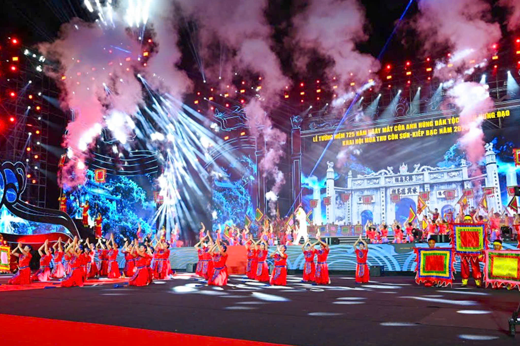 Hải Ph&ograve;ng chuyển kinh ph&iacute; bắn ph&aacute;o hoa Lễ hội C&ocirc;n Sơn Kiếp Bạc 2025 hỗ trợ v&ugrave;ng lũ - Ảnh 1.