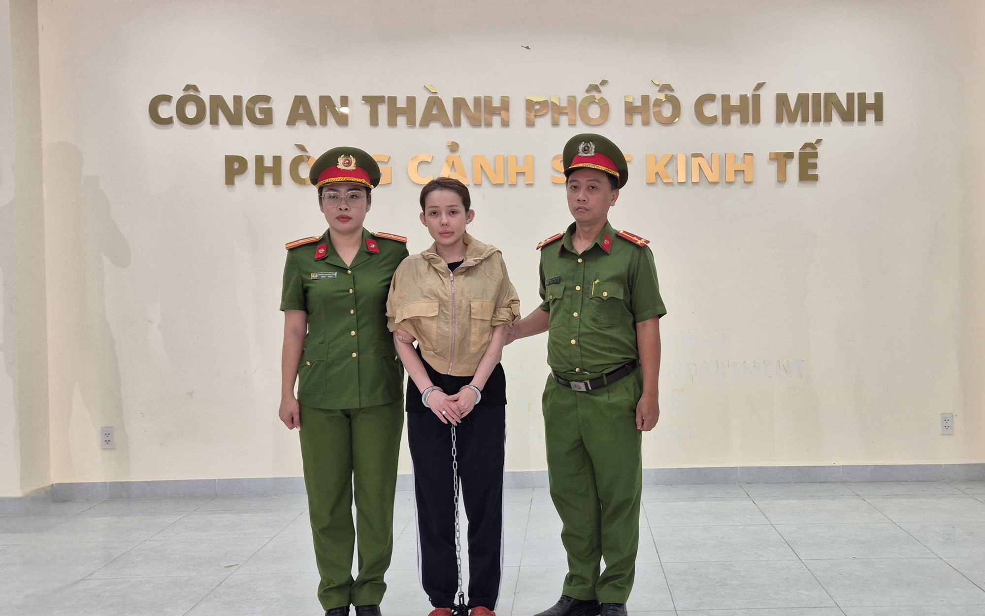 Công an TP HCM bắt Ngân 98