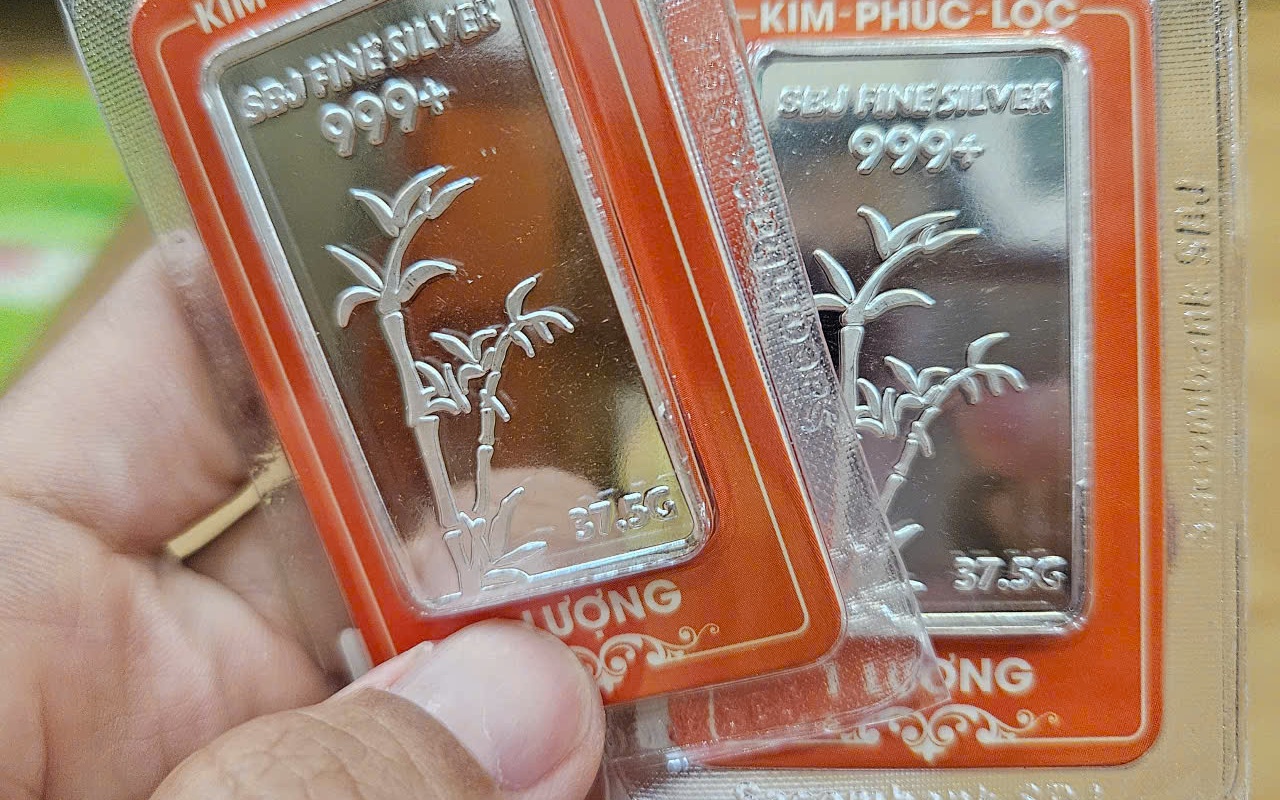 Giá bạc hôm nay 14 - 10: Tăng mạnh , nhà đầu tư tiếc nuối vì bán sớm - Ảnh 1.