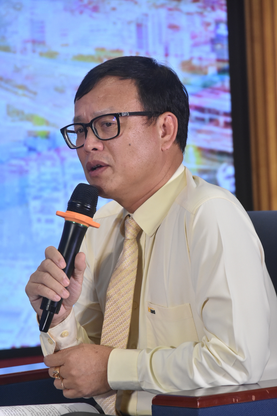 Chuyện chưa kể về &ocirc;ng Chủ doanh nghiệp nh&agrave; ở vừa t&uacute;i tiền cho người Việt - Ảnh 1.