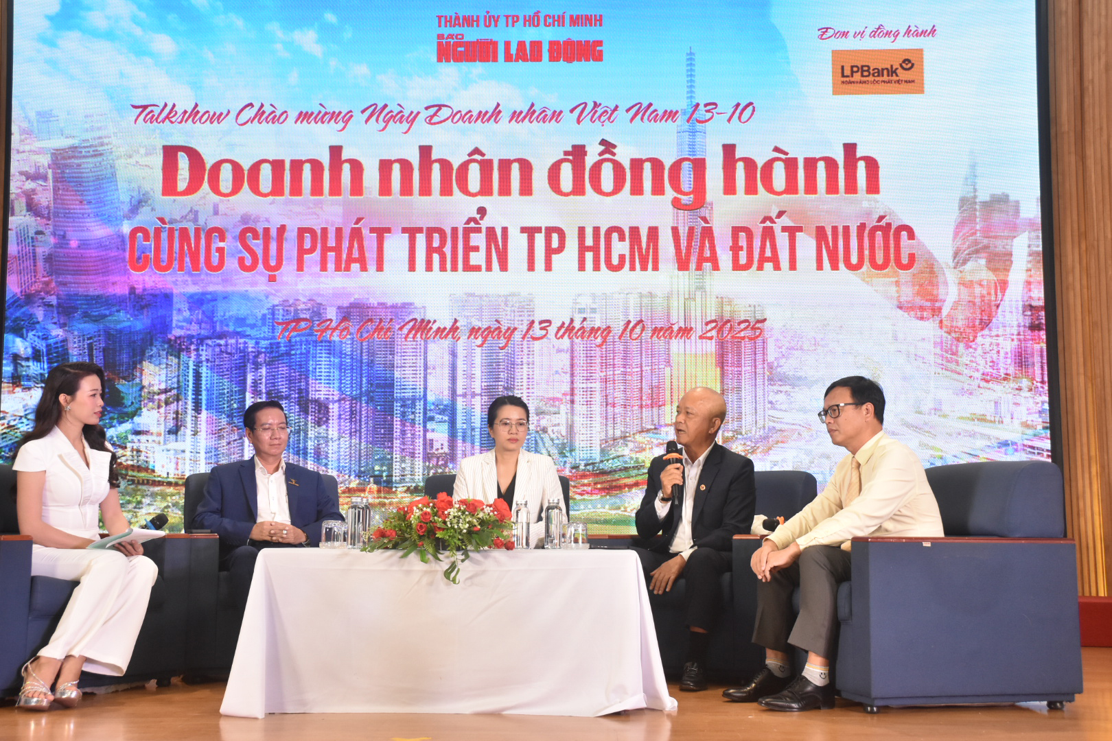 Doanh nhân Khơi dậy sức mạnh kinh tế Việt Nam trong thời kỳ mới - Ảnh 2.