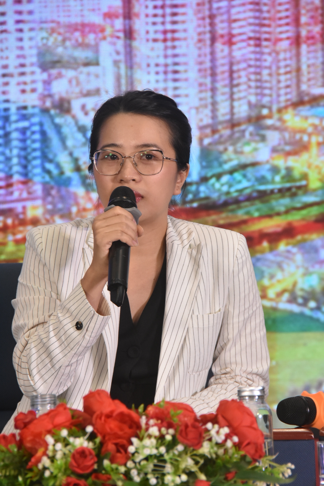 Chuyện chưa kể về &ocirc;ng Chủ doanh nghiệp nh&agrave; ở vừa t&uacute;i tiền cho người Việt - Ảnh 2.