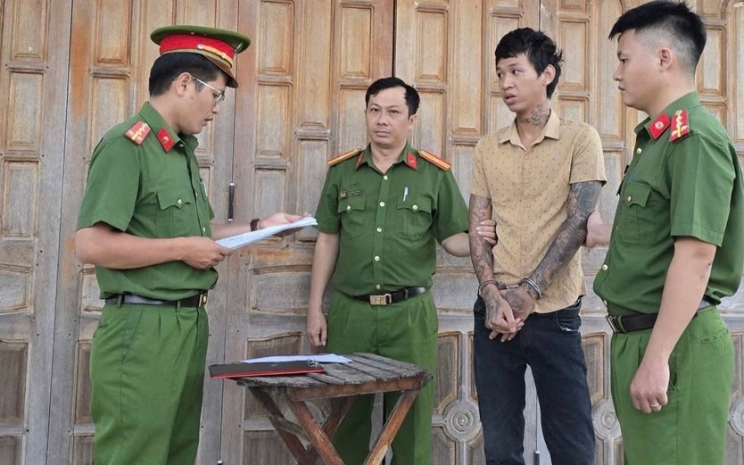 Sau khi sử dụng ma túy, thanh niên mang dao đi khắp thôn đòi chém người