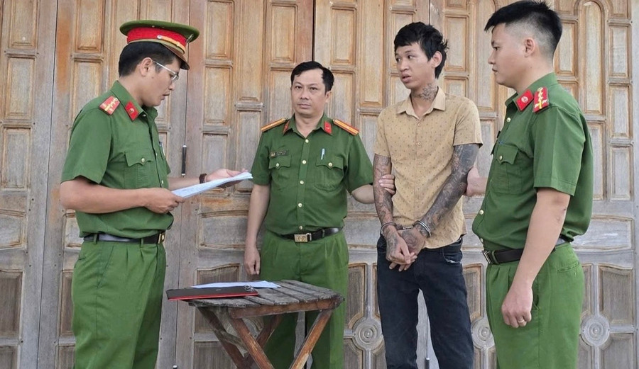 Bắt tạm giam đối tượng g&acirc;y rối trật tự c&ocirc;ng cộng sau khi sử dụng ma t&uacute;y - Ảnh 1.