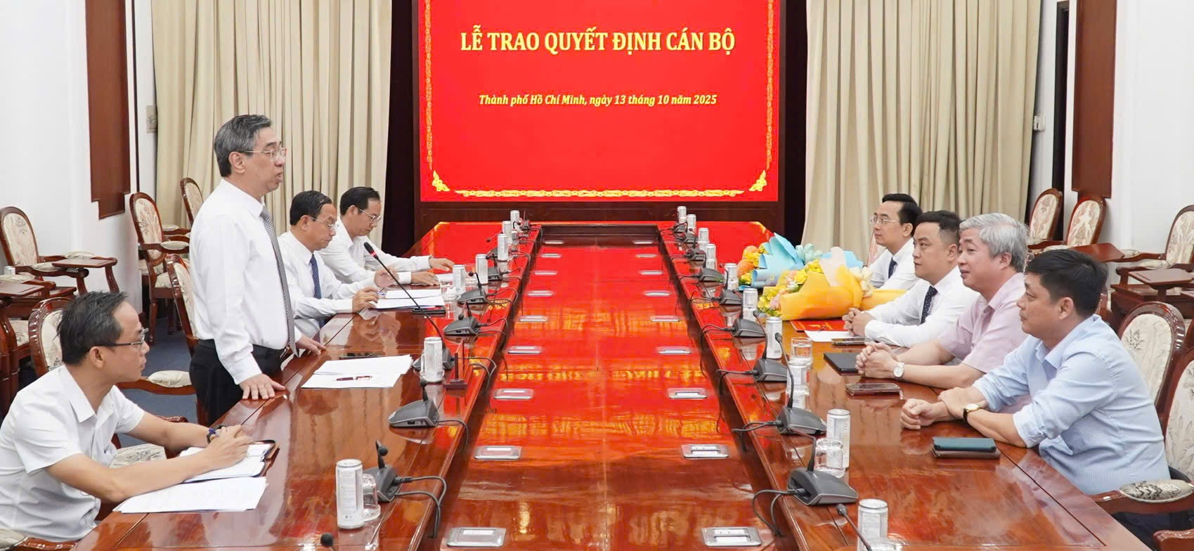&Ocirc;ng Trần Thế Th&ocirc;ng v&agrave; &ocirc;ng Đinh Xu&acirc;n Hải được bổ nhiệm l&agrave;m Thư k&yacute; B&iacute; thư Th&agrave;nh ủy TP HCM - Ảnh 1.
