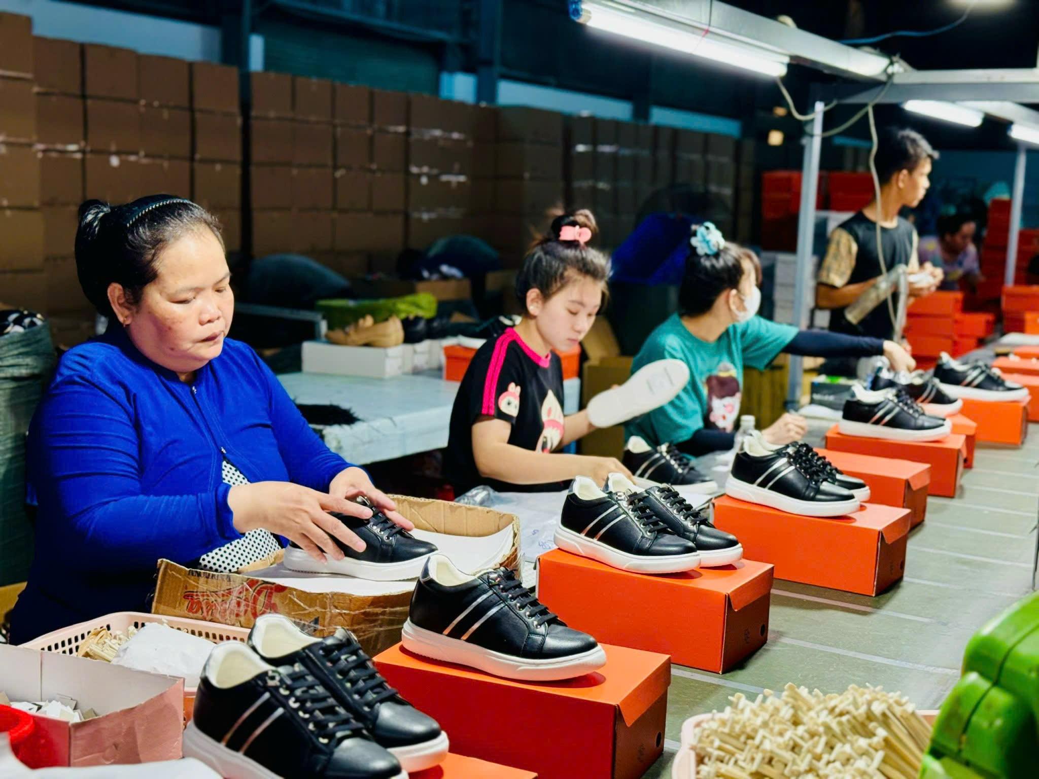 TP HCM đề xuất n&acirc;ng v&ugrave;ng lương tối thiểu cho 6 x&atilde; v&agrave; 1 đặc khu - Ảnh 1.