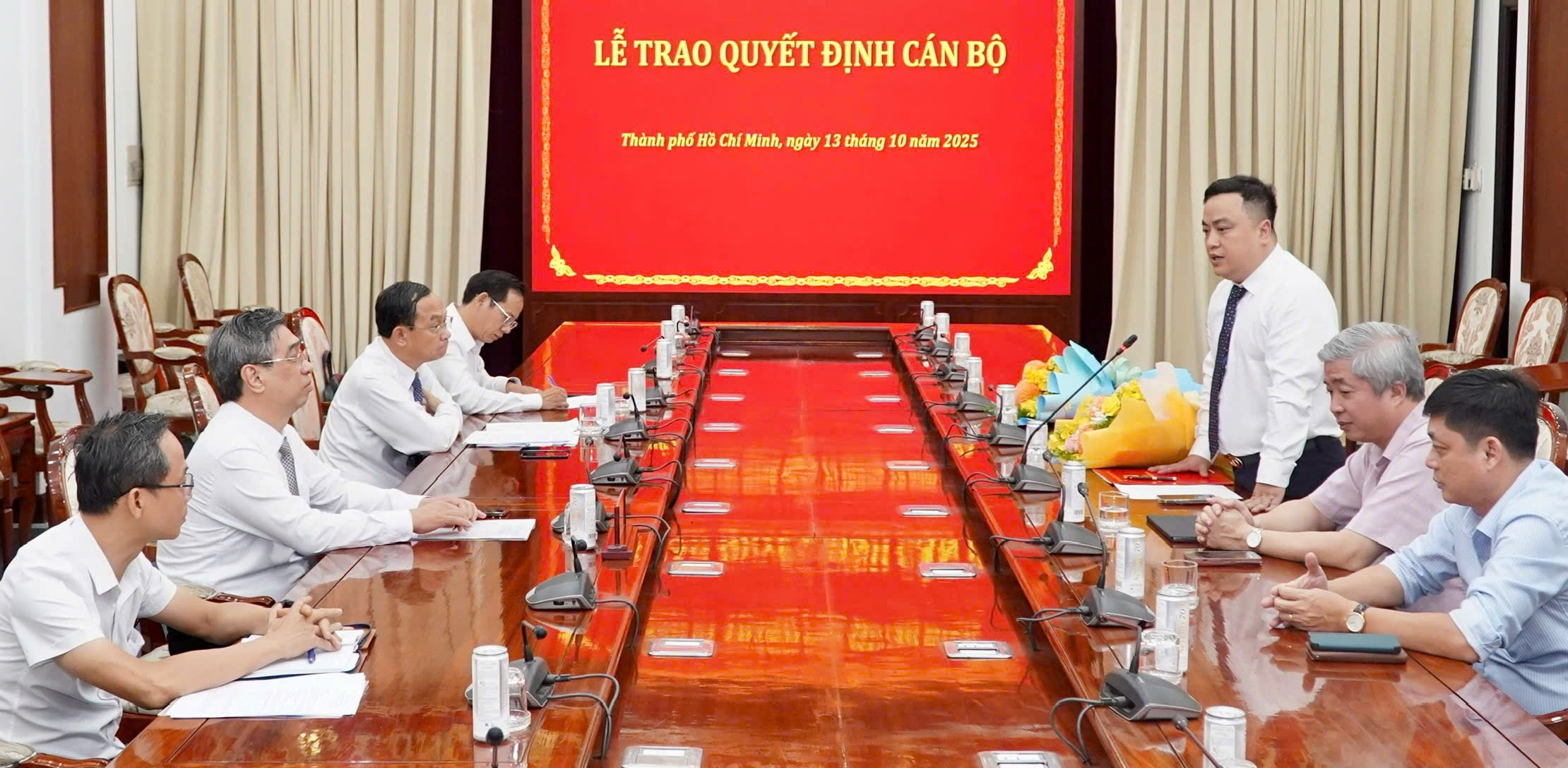 &Ocirc;ng Trần Thế Th&ocirc;ng v&agrave; &ocirc;ng Đinh Xu&acirc;n Hải được bổ nhiệm l&agrave;m Thư k&yacute; B&iacute; thư Th&agrave;nh ủy TP HCM - Ảnh 2.