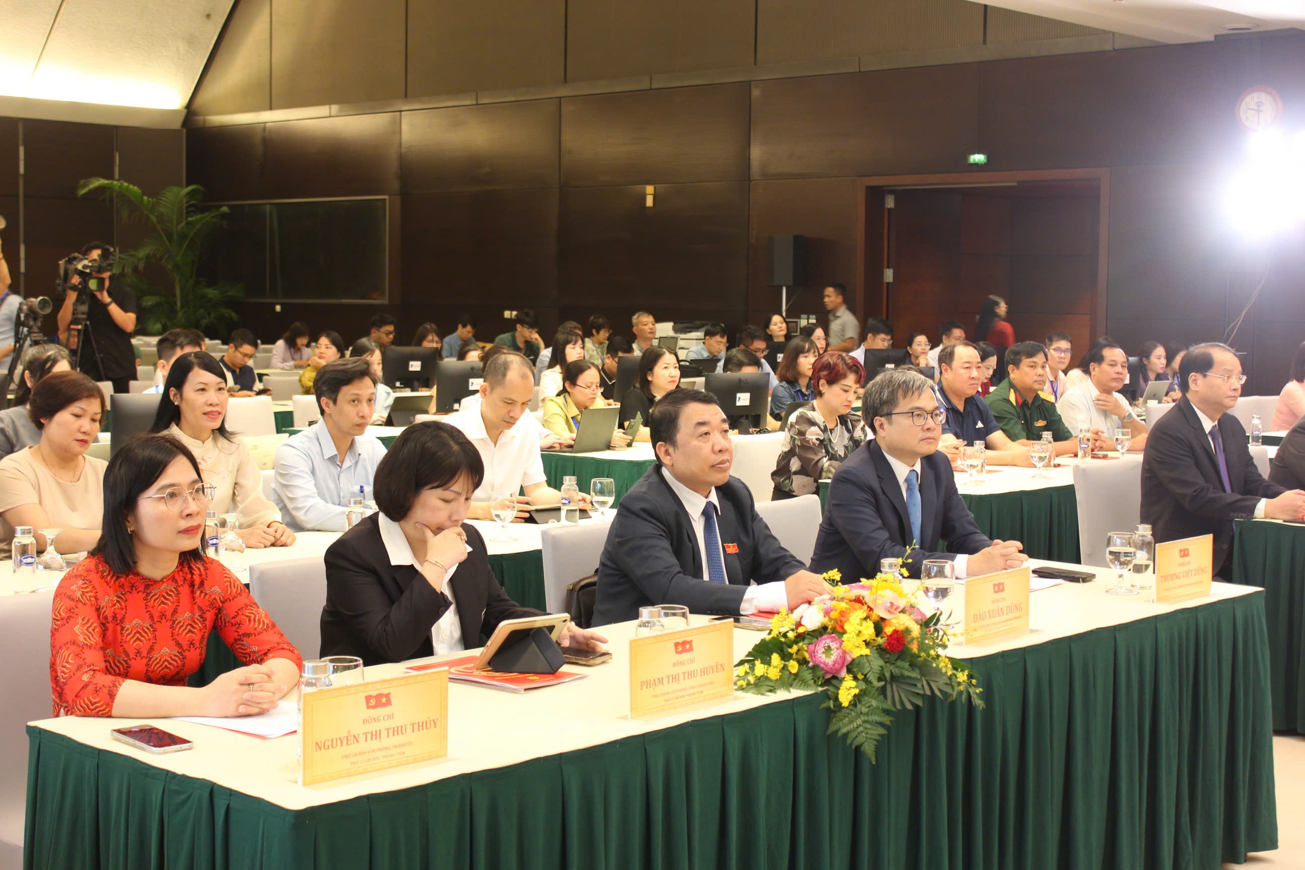 Khai trương Trung tâm Báo chí phục vụ Đại hội đại biểu Đảng bộ TP Hà Nội lần thứ XVIII - Ảnh 2.