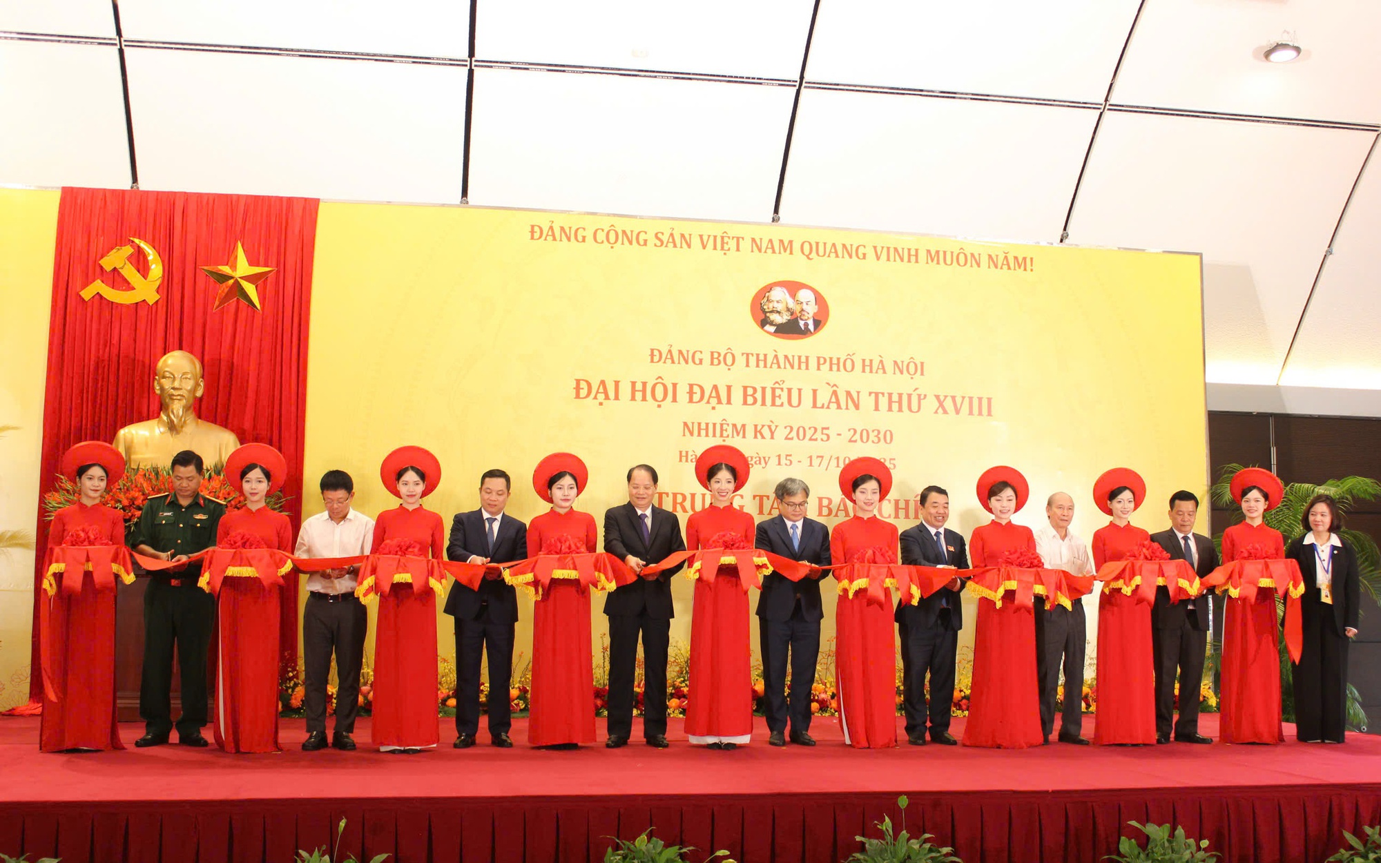 Khai trương Trung tâm Báo chí phục vụ Đại hội đại biểu Đảng bộ TP Hà Nội lần thứ XVIII