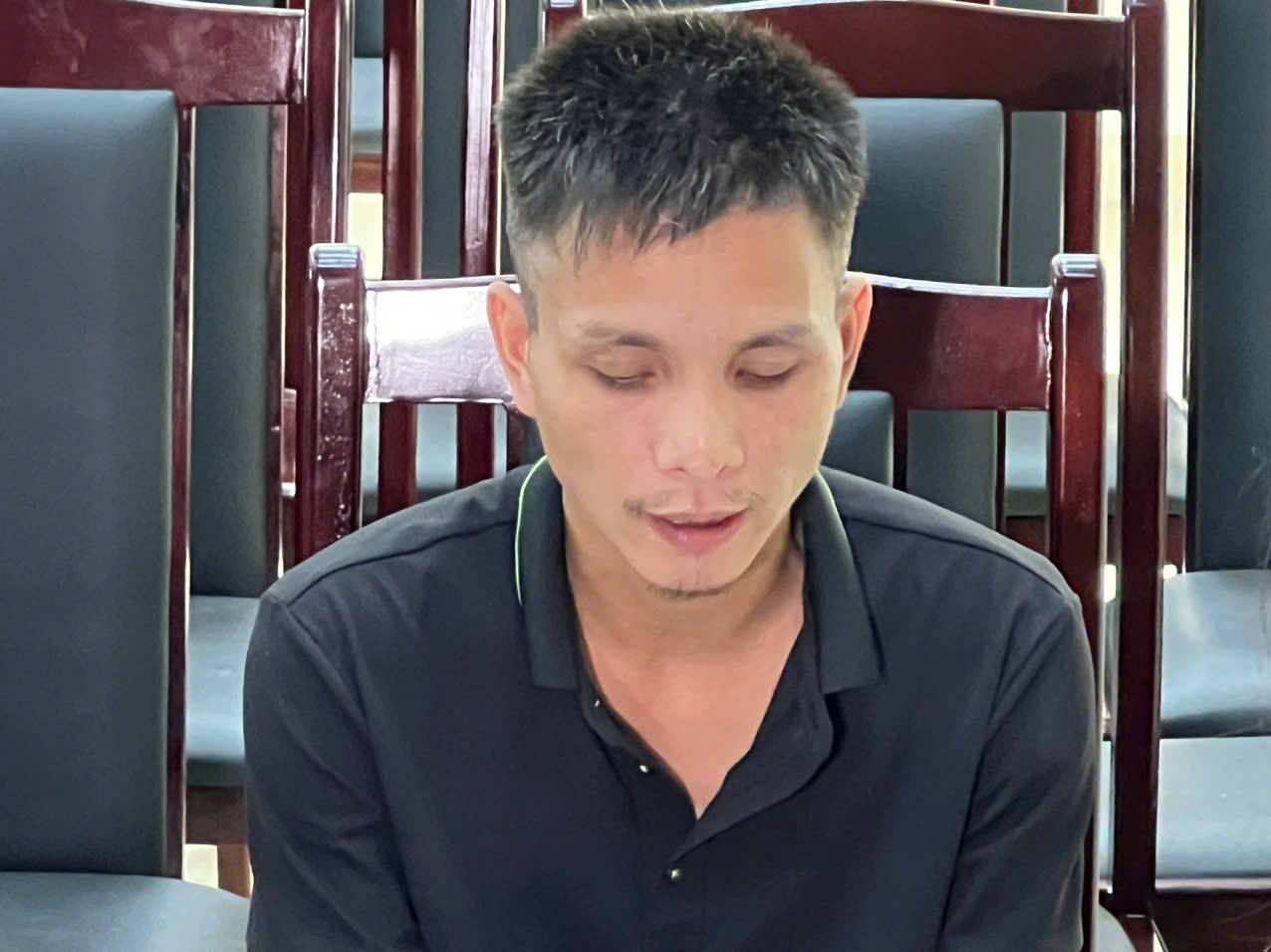 Khởi tố "&ocirc;ng tr&ugrave;m" b&aacute;n h&agrave;ng chục ng&agrave;n b&igrave;nh nước Lavie giả - Ảnh 1.
