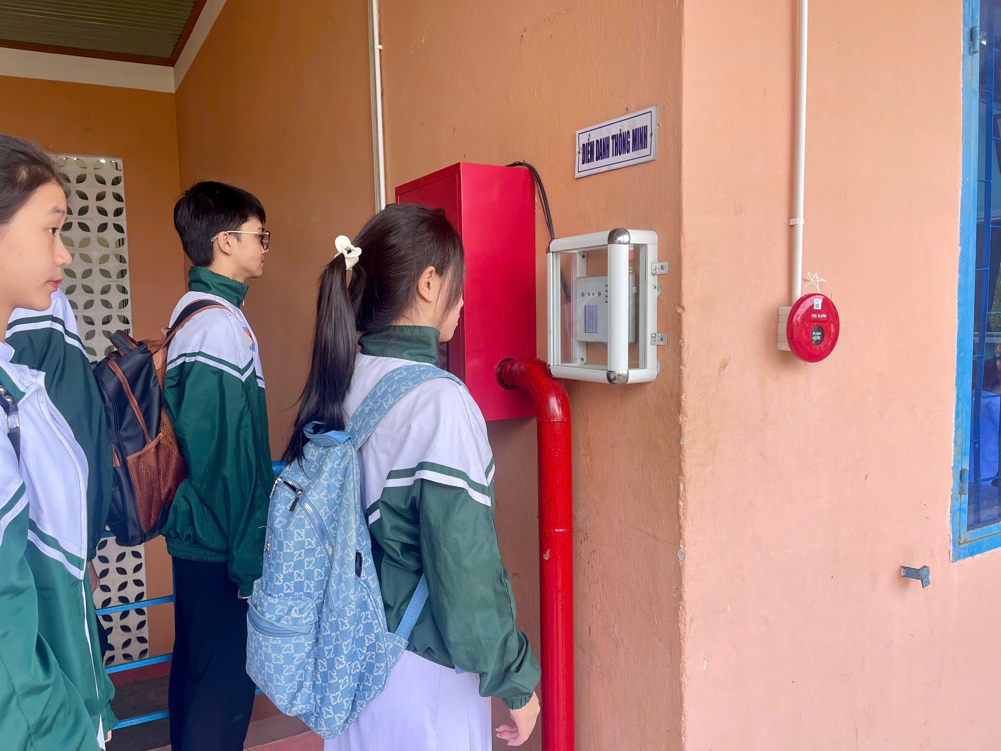 Th&uacute; vị c&aacute;ch trường học ở Đ&agrave; Nẵng d&ugrave;ng Face ID để điểm danh học tr&ograve; - Ảnh 2.