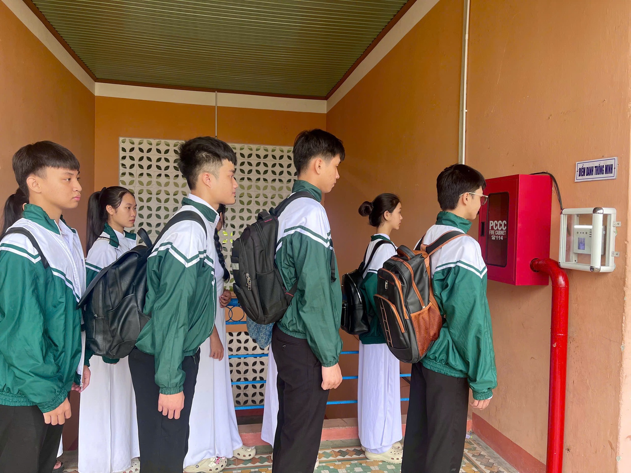 Th&uacute; vị c&aacute;ch trường học ở Đ&agrave; Nẵng d&ugrave;ng Face ID để điểm danh học tr&ograve; - Ảnh 3.
