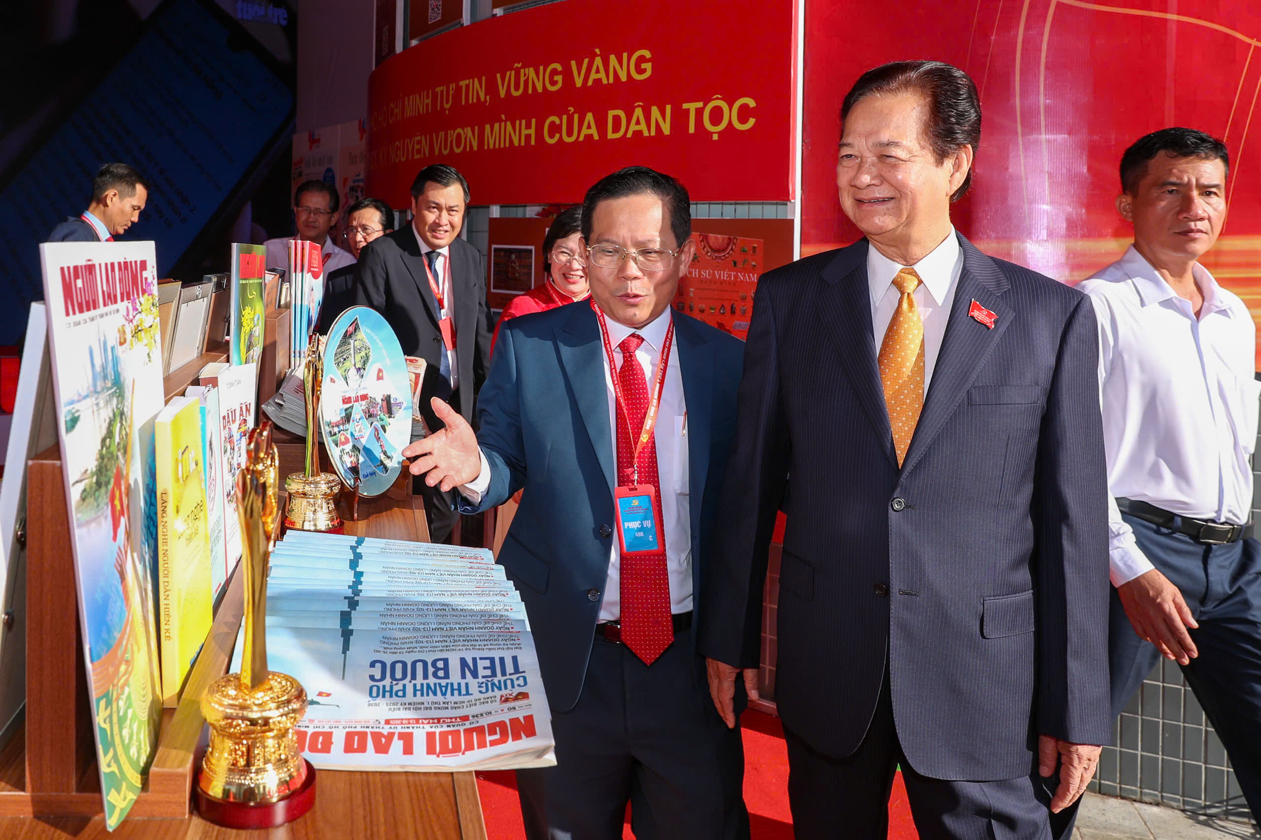 Khai mạc Đại hội đại biểu Đảng bộ TP HCM: NGUỒN CỔ VŨ TO LỚN cho giai đoạn mới - Ảnh 6.