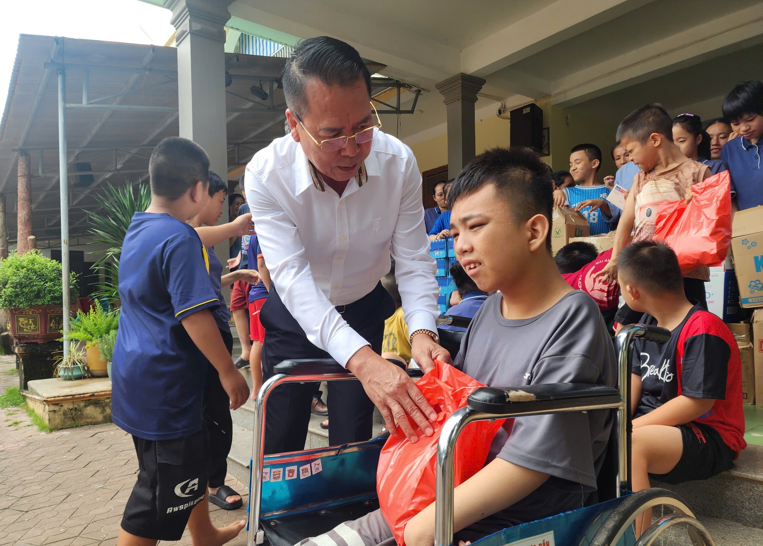 Chung tay lan tỏa y&ecirc;u thương đến M&aacute;i ấm Hy vọng Vincent - Ảnh 2.