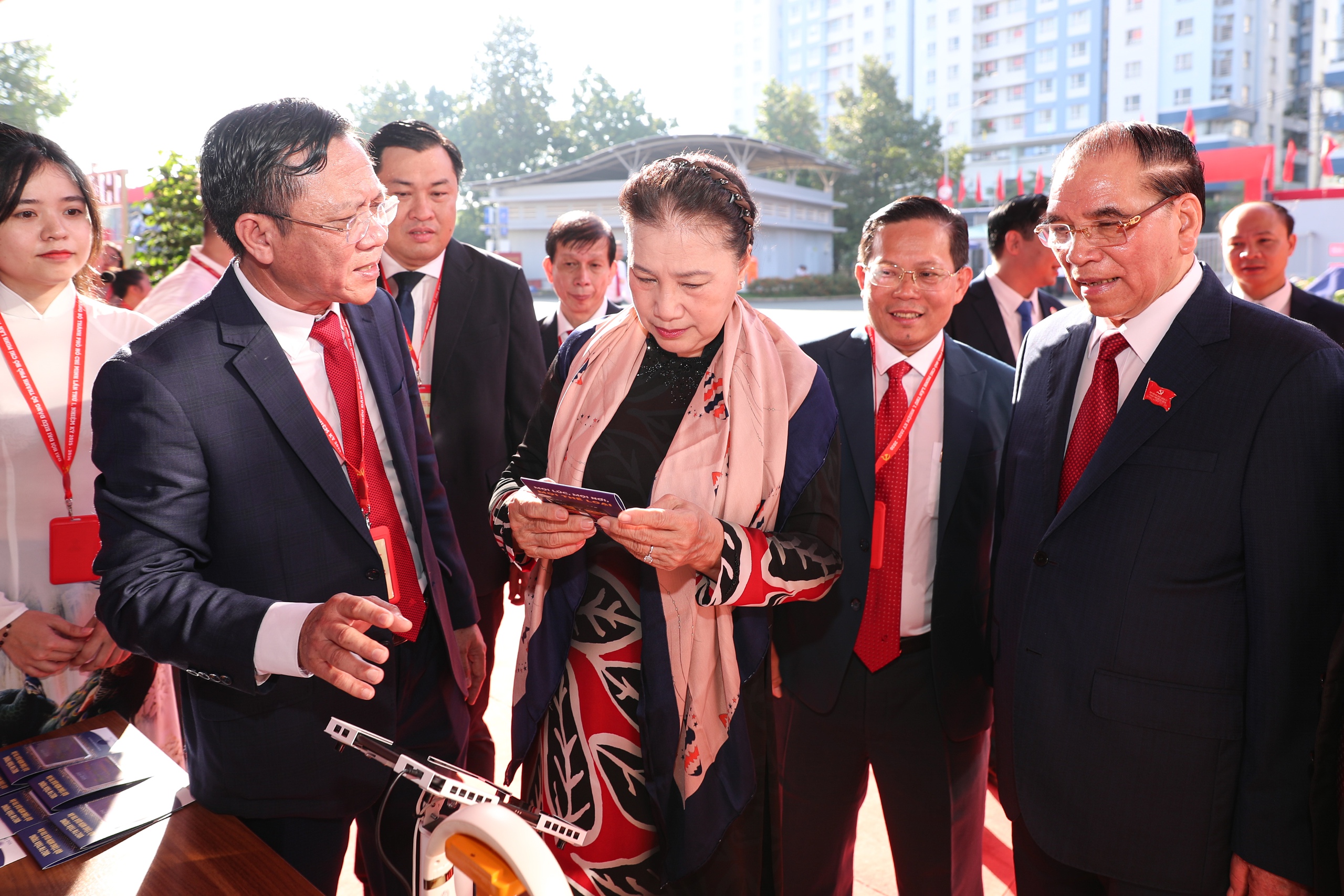 Tổng Bí thư Tô Lâm tham quan triển lãm thành tựu Báo chí - Xuất bản TP HCM - Ảnh 4.