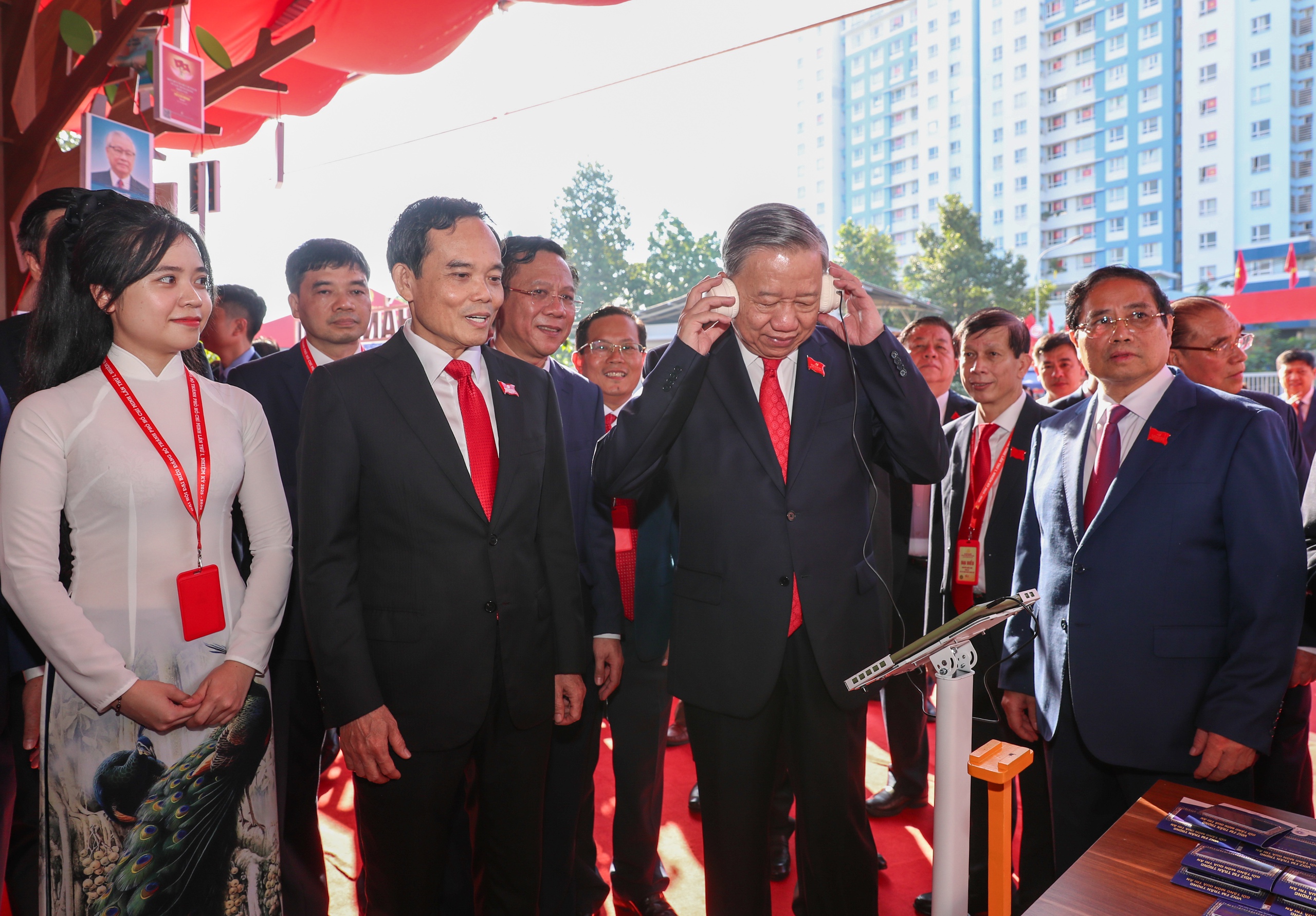 Tổng Bí thư Tô Lâm tham quan triển lãm thành tựu Báo chí - Xuất bản TP HCM - Ảnh 2.