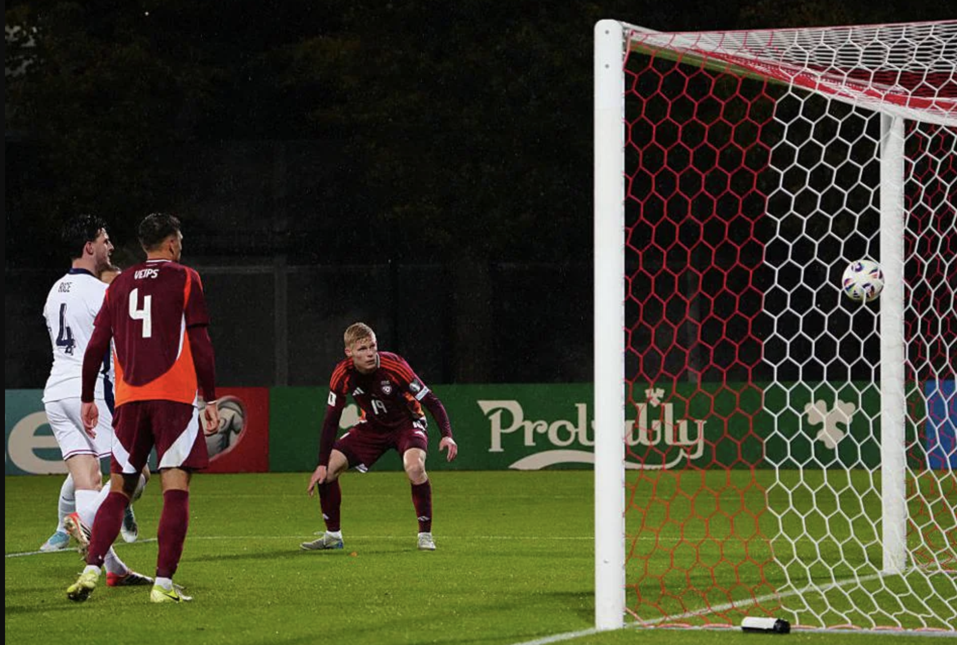 Thắng nghiền &eacute;p Latvia, Anh gi&agrave;nh v&eacute; ch&acirc;u &Acirc;u đầu ti&ecirc;n dự World Cup 2026 - Ảnh 3.