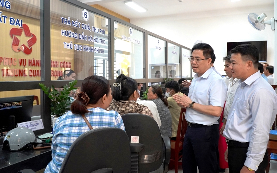 Chính quyền 2 cấp ở Quảng Ngãi: Quyết liệt số hóa, gỡ vướng tận nơi