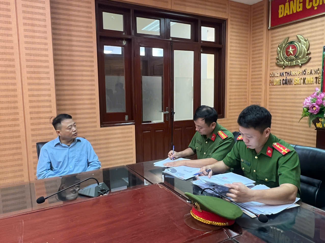Hình ảnh của Shark Bình bị tạm giam - Ảnh 2.
