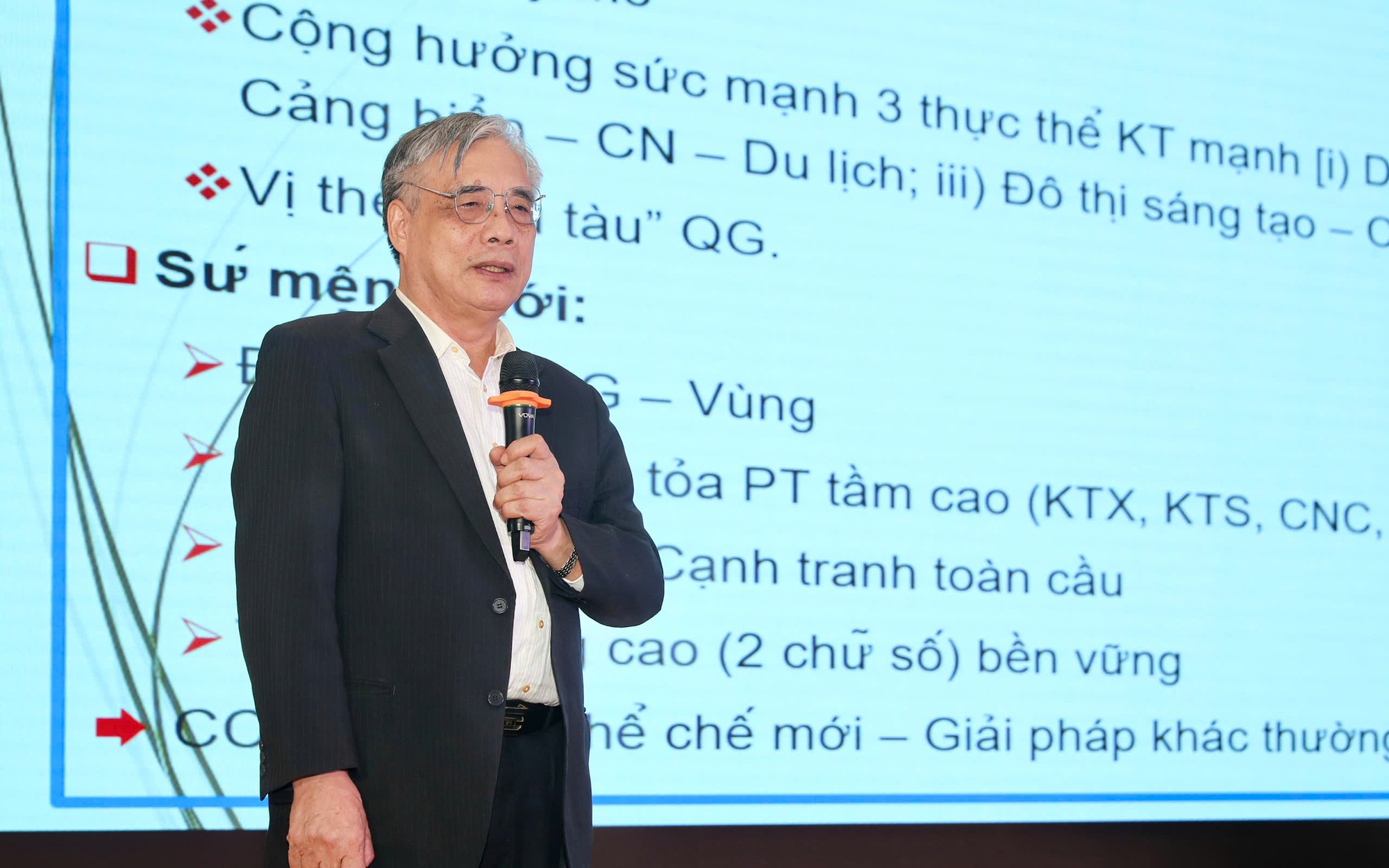 PGS-TS Trần Đình Thiên nói về tầm nhìn của TP HCM trong kỷ nguyên mới