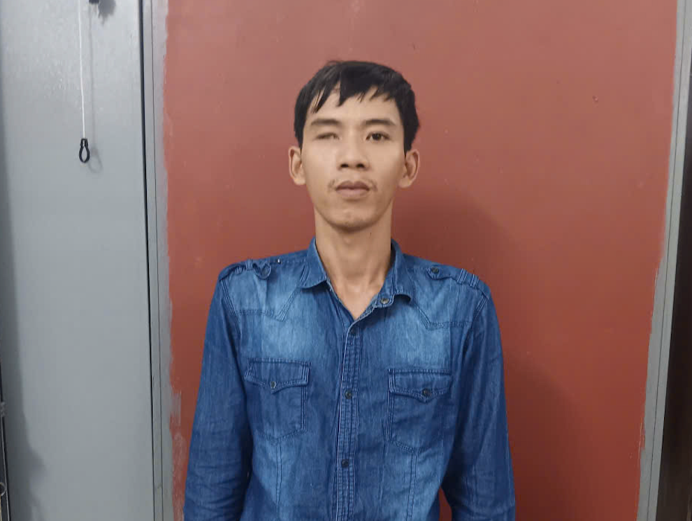 Cặp vợ chồng Cần Thơ cầm đầu đường d&acirc;y chăn dắt trẻ em đi ngậm dầu phun lửa - Ảnh 2.