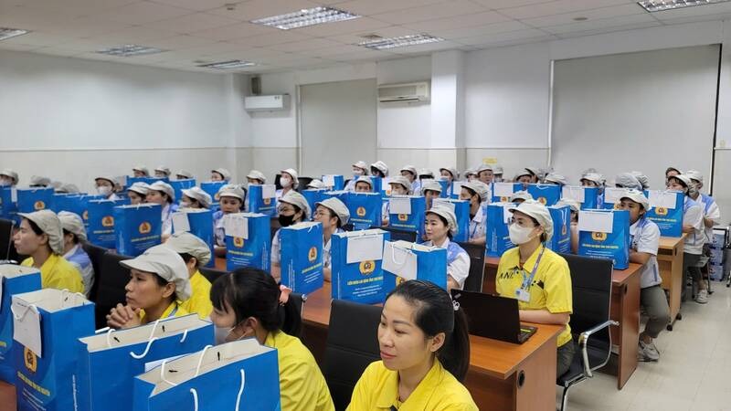 Tổng Liên đoàn lao động Việt Nam thăm hỏi , hỗ trợ người lao động tại Thái Nguyên - Ảnh 5.