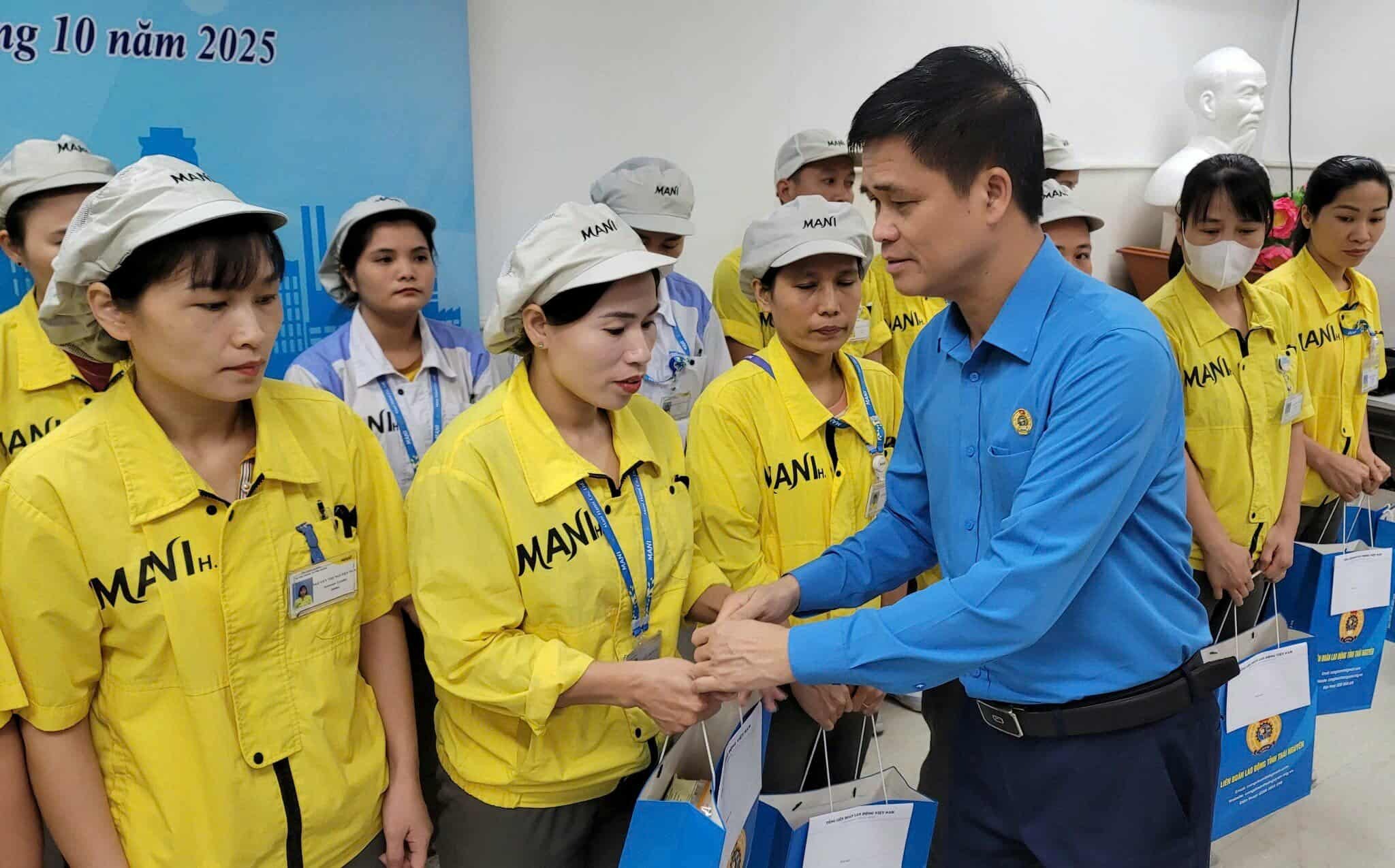 Tổng Liên đoàn lao động Việt Nam thăm hỏi , hỗ trợ người lao động tại Thái Nguyên - Ảnh 3.