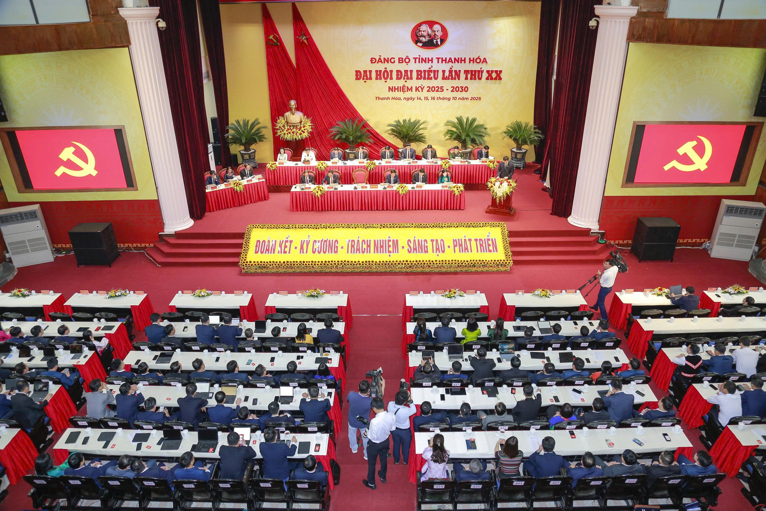 Đại hội Đảng bộ tỉnh thanh h&oacute;a lần thứ XX: Định hướng Ph&aacute;t triển bền vững 2025 - 2030 - Ảnh 1.