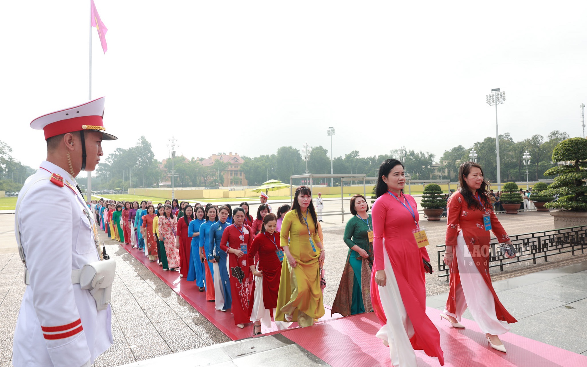 90 nữ đoàn viên Công đoàn tiêu biểu báo công dâng Bác