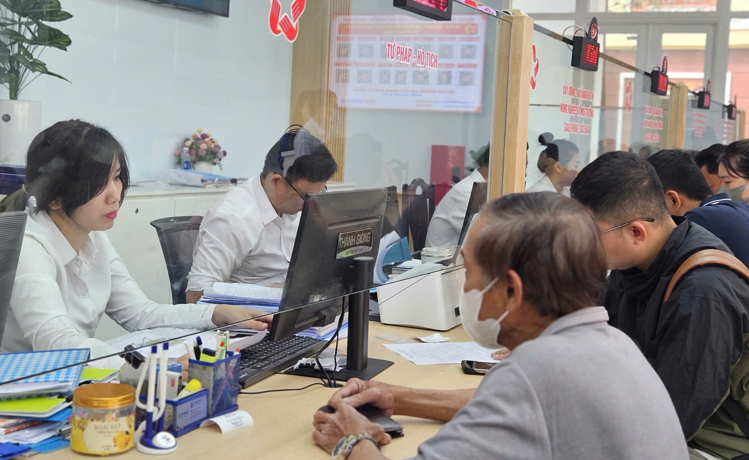 Đà Nẵng thu hút nhân tài với lương lên đến 150 triệu đồng / tháng - Ảnh 1.