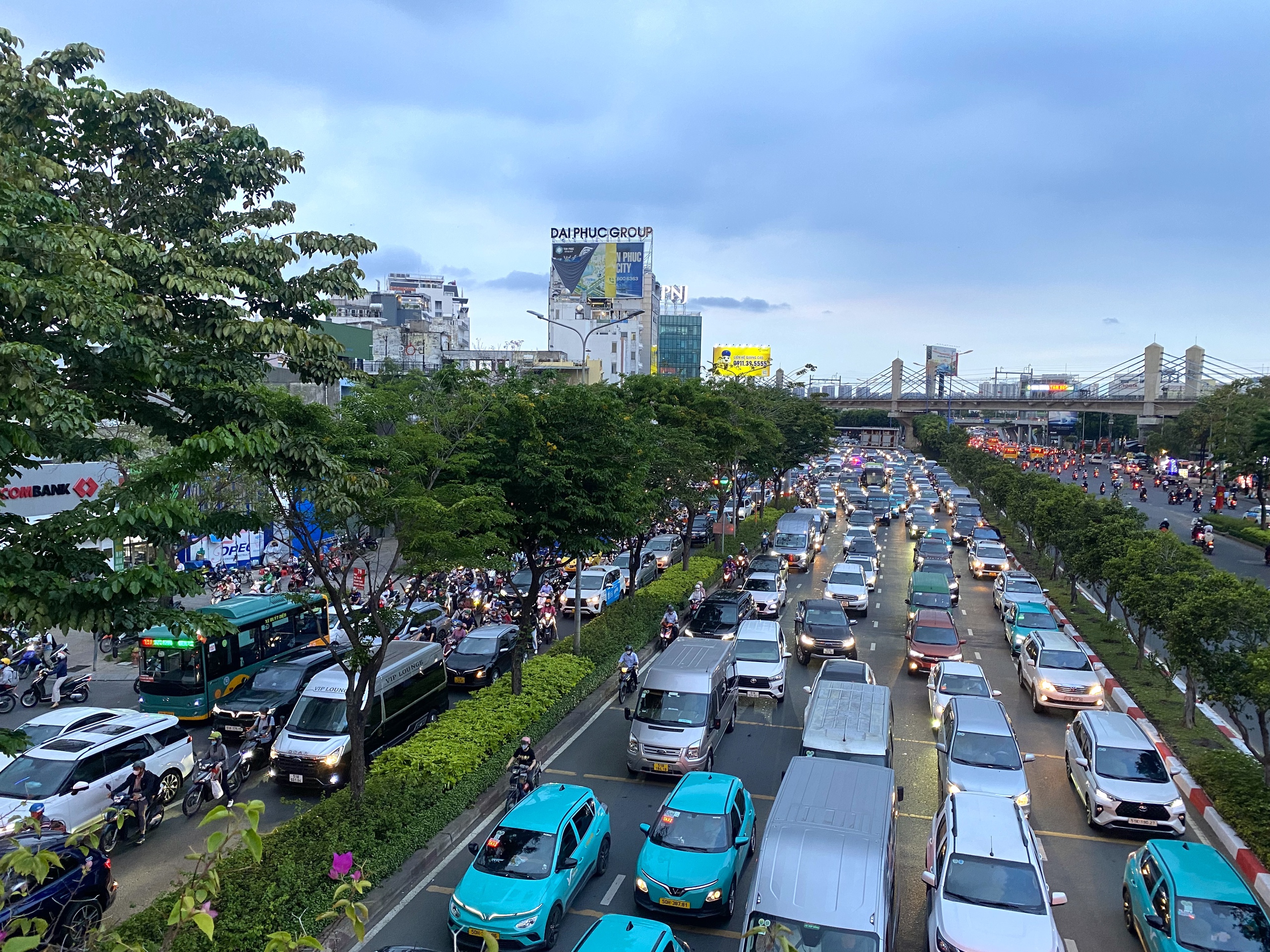TP HCM: Sớm c&ocirc;ng khai lộ tr&igrave;nh chuyển đổi phương tiện giao th&ocirc;ng xanh - Ảnh 1.