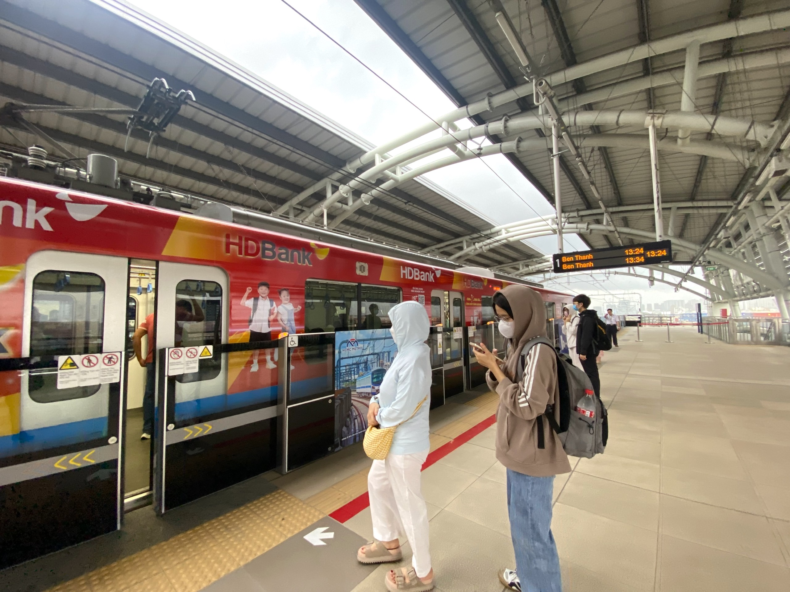 TP HCM: Sớm c&ocirc;ng khai lộ tr&igrave;nh chuyển đổi phương tiện giao th&ocirc;ng xanh - Ảnh 2.