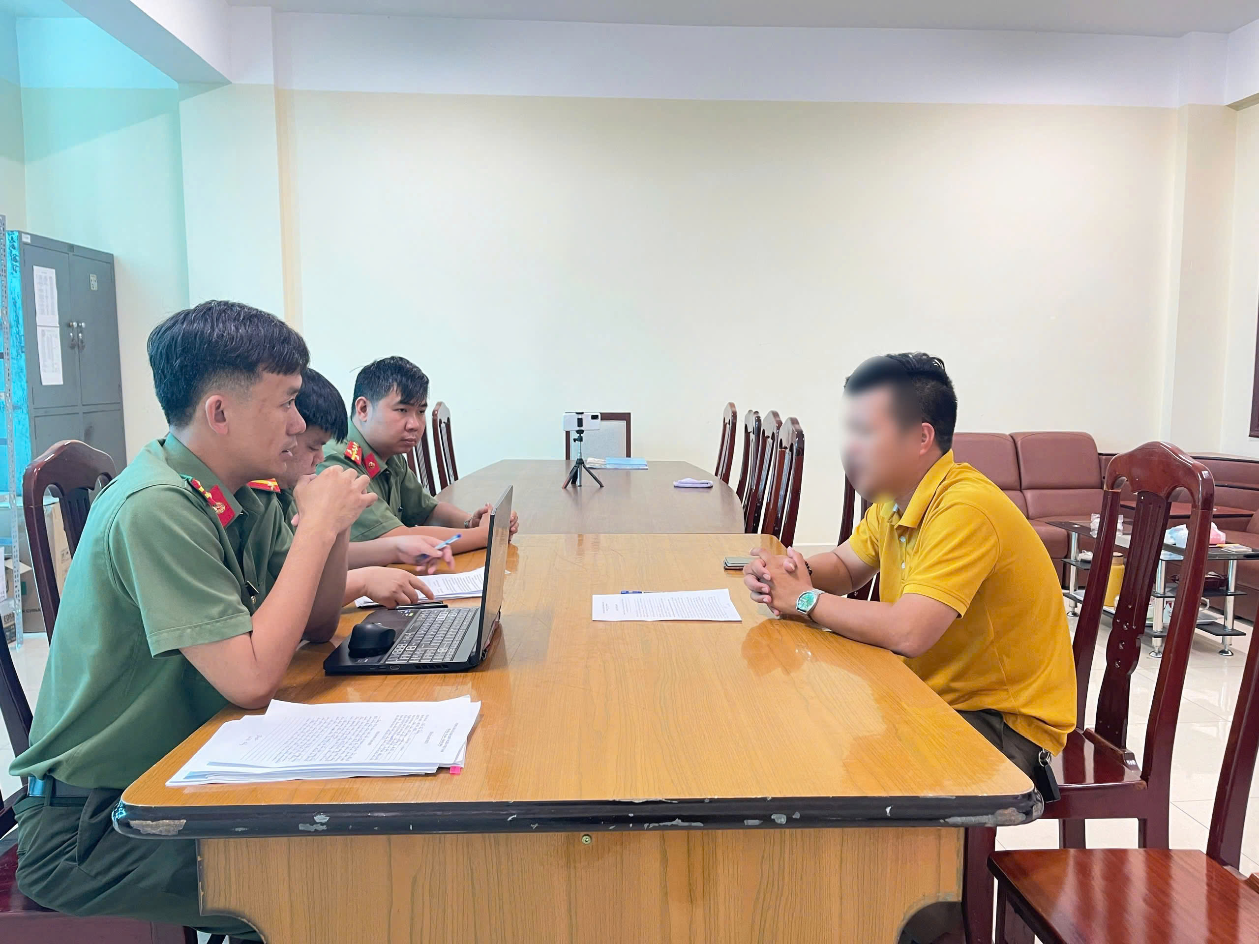 Sự thật về clip an ninh s&acirc;n bay Li&ecirc;n Khương tự &yacute; huỷ chuyến xe c&ocirc;ng nghệ của kh&aacute;ch - Ảnh 2.