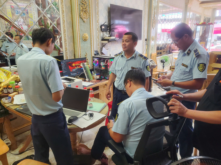 B&aacute;n trang sức giả Chanel, một tiệm v&agrave;ng ở Gia Lai bị phạt nặng - Ảnh 1.