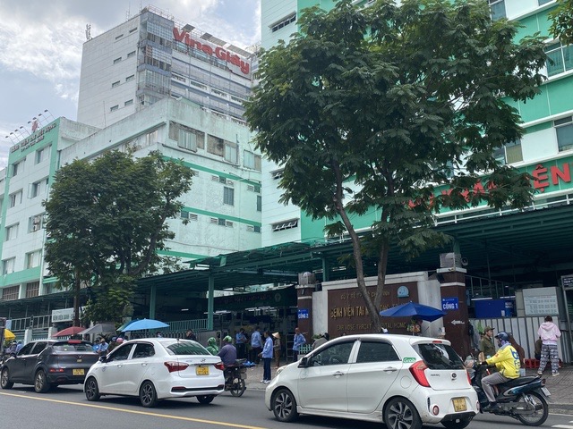 Bệnh viện Tai Mũi Họng TP HCM chỉ bệnh nh&acirc;n c&aacute;ch n&eacute; "c&ograve;" b&ecirc;n ngo&agrave;i - Ảnh 1.